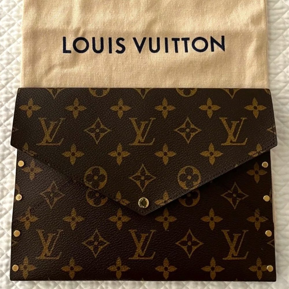 AUTHENTIC LOUIS VUITTON CLUTCH ENVOLOPE MONOGRAM WITH BRASS RIVETS